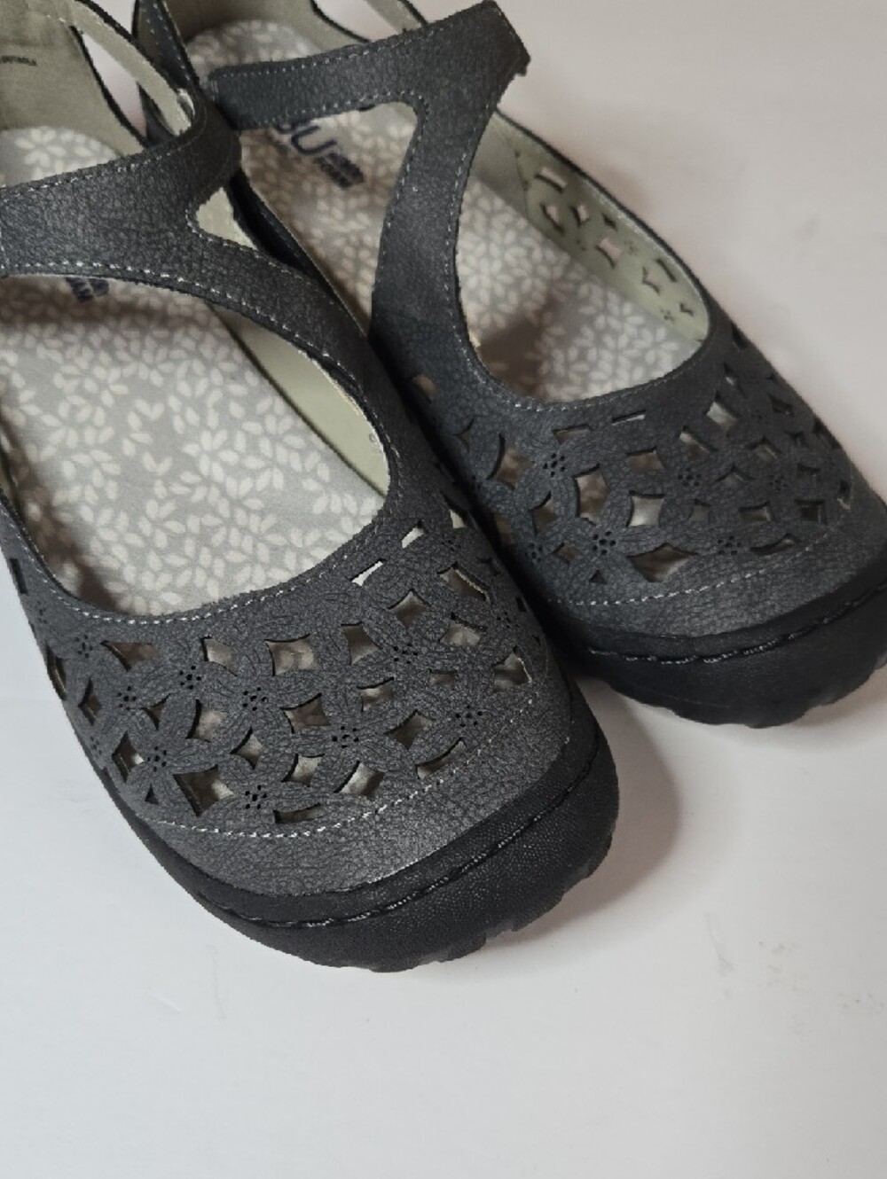 JBU Bellerose Size 8.5 Charcoal Gray Laser-Cut Velcro Strap Outdoor Casual Flat - Picture 3 of 15